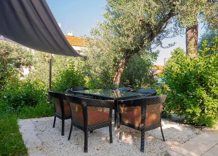 1 Bedroom Amazing Apartment In Makarska
