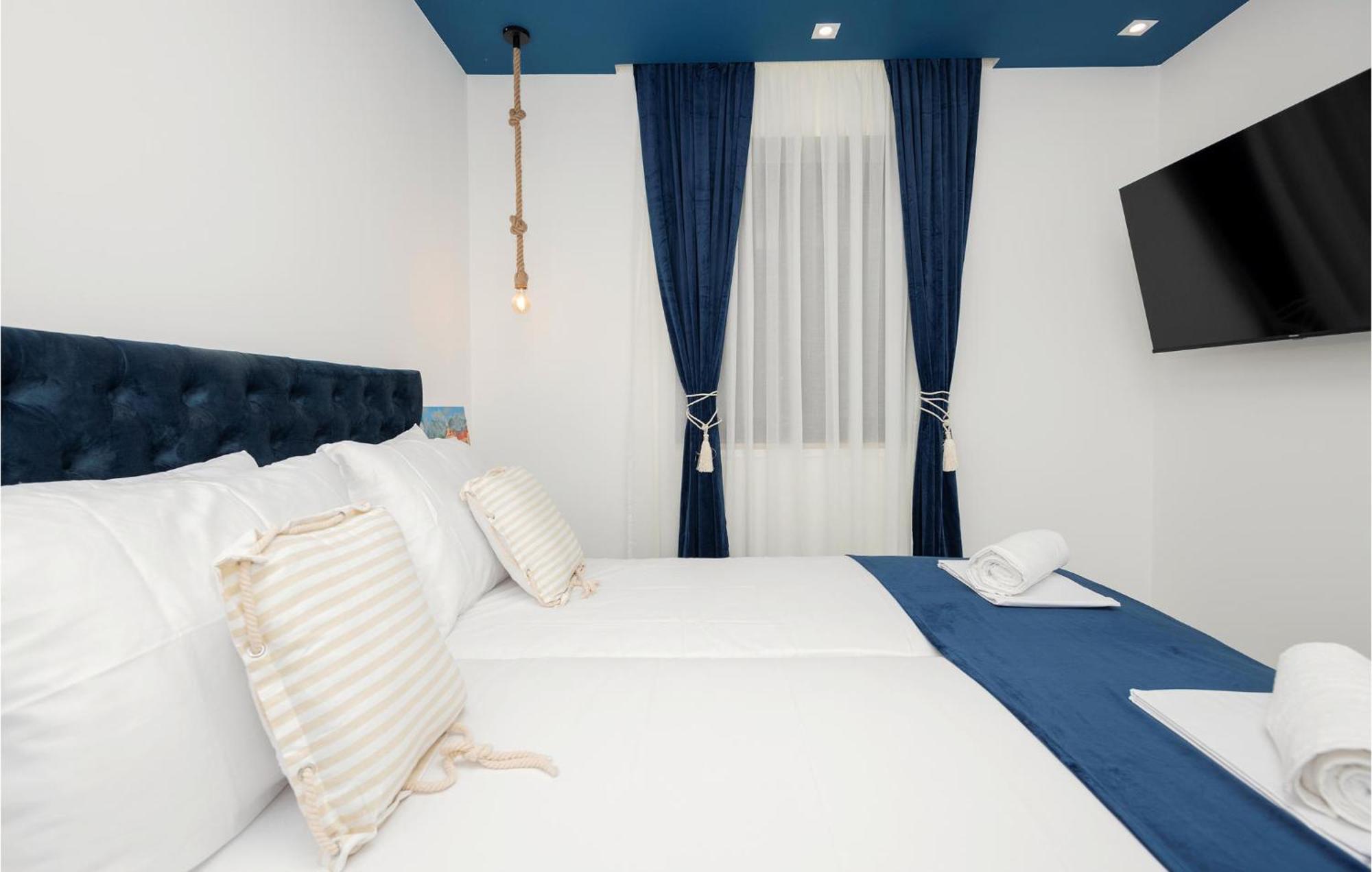 Apartment 1 Bedroom Amazing In *